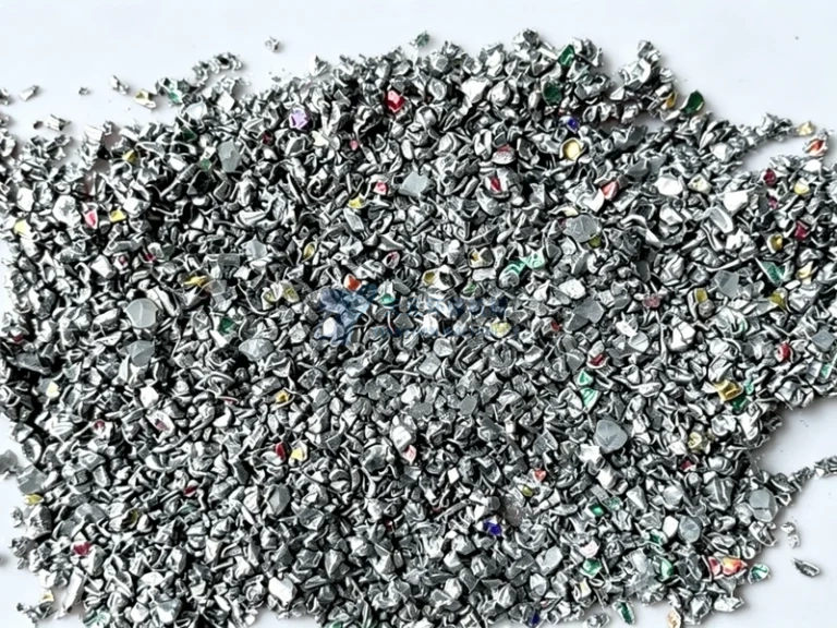 Fragmentos de latas de aluminio